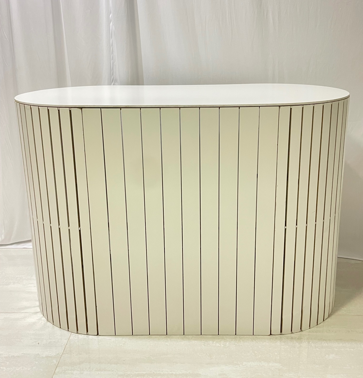 Mesa Ripada Oval Branco  - Girassolfestas