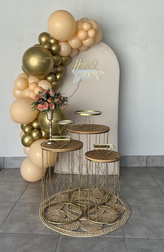 Dec Bege C Dourado Balões Inclusos - Mary festas 