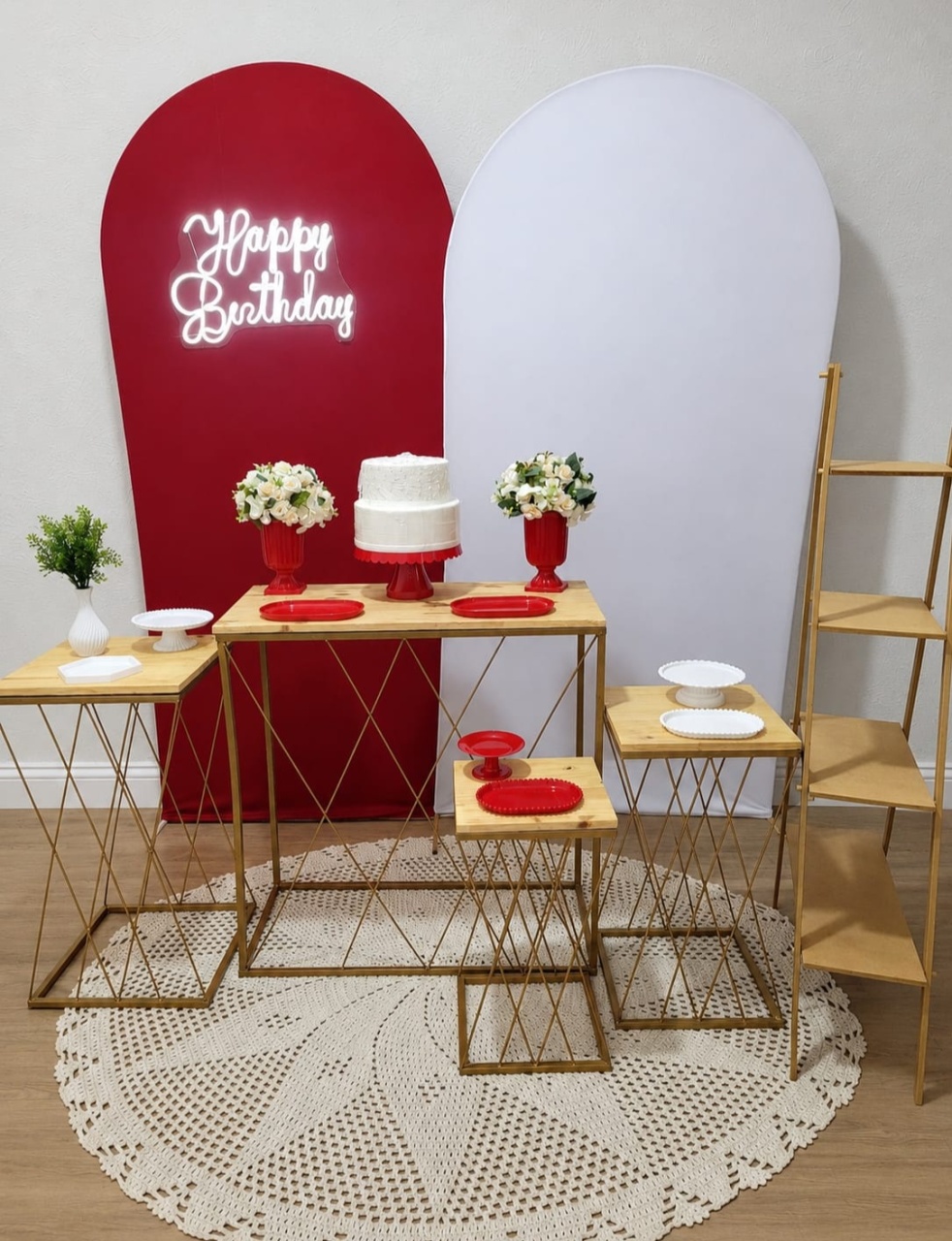 Decoração Vermelha E Branca Mesa de Ferro - Ph Pegue e Monte