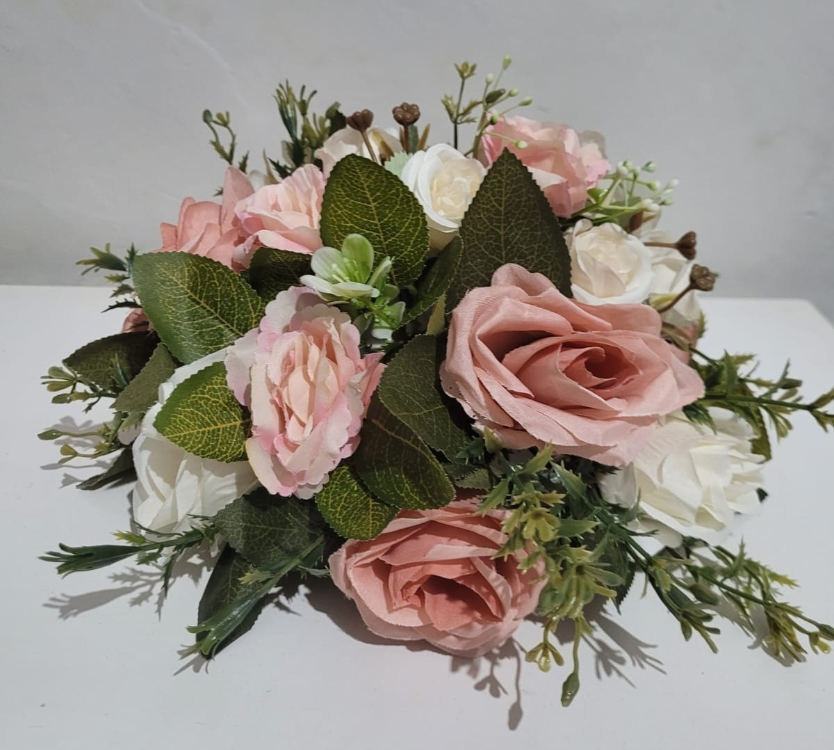 Arranjo de Flor P Rosa E Branco - Ph Pegue e Monte