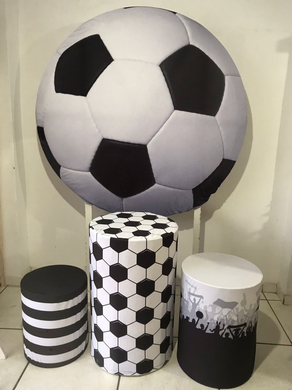 Painel Redondo 1,50X1,50 Futebol E Três Capas Para Cilindros - Naiara Duarte Nunes