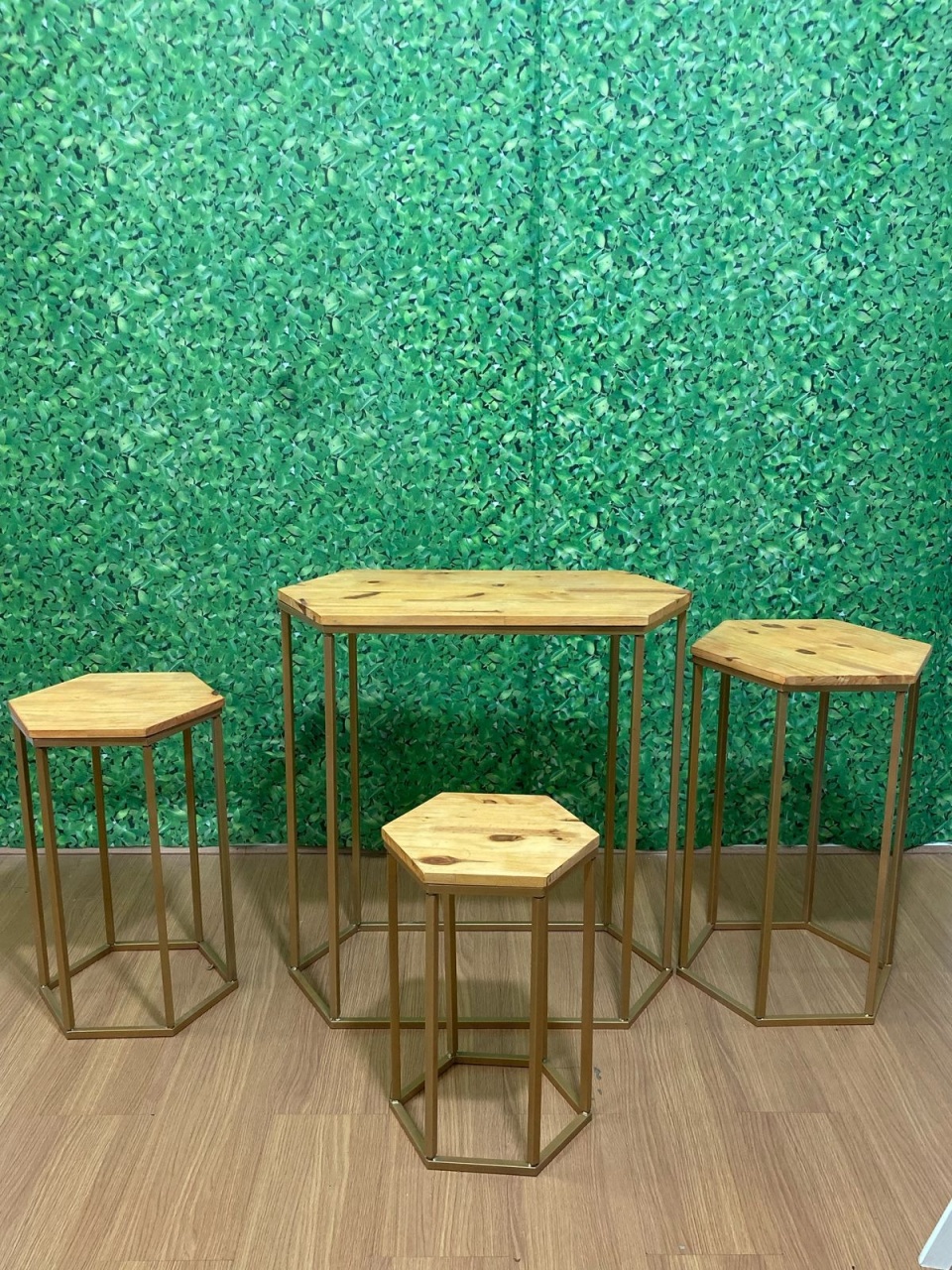Jogo de Mesa Com 4 Dourada Hexada  - Voar Decorações
