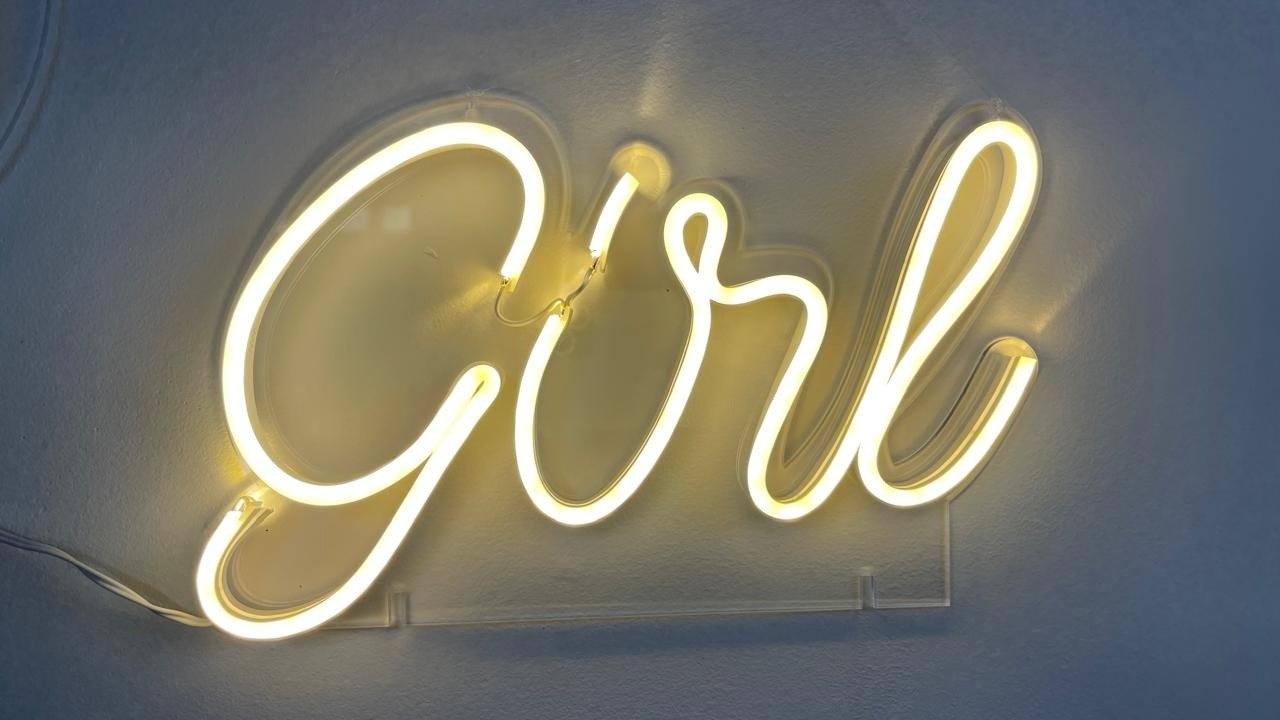 Led Girl - brunacruanes