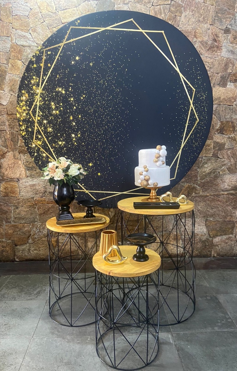 Pegue E Monte: Adulto Preto E Dourado  - Princesa Eventos 