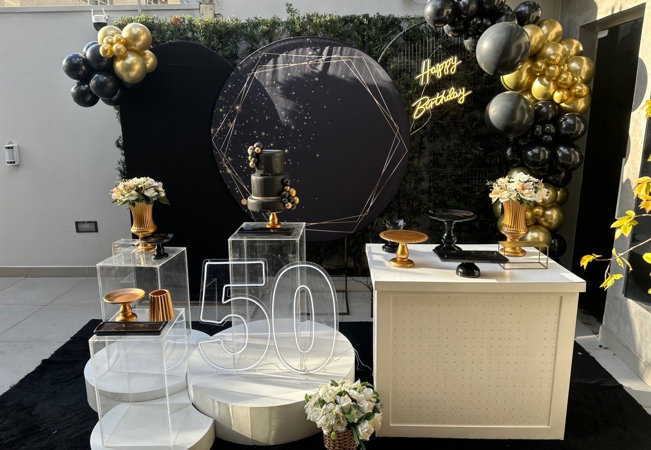 Preto Dourado Adulto  - Princesa Eventos 