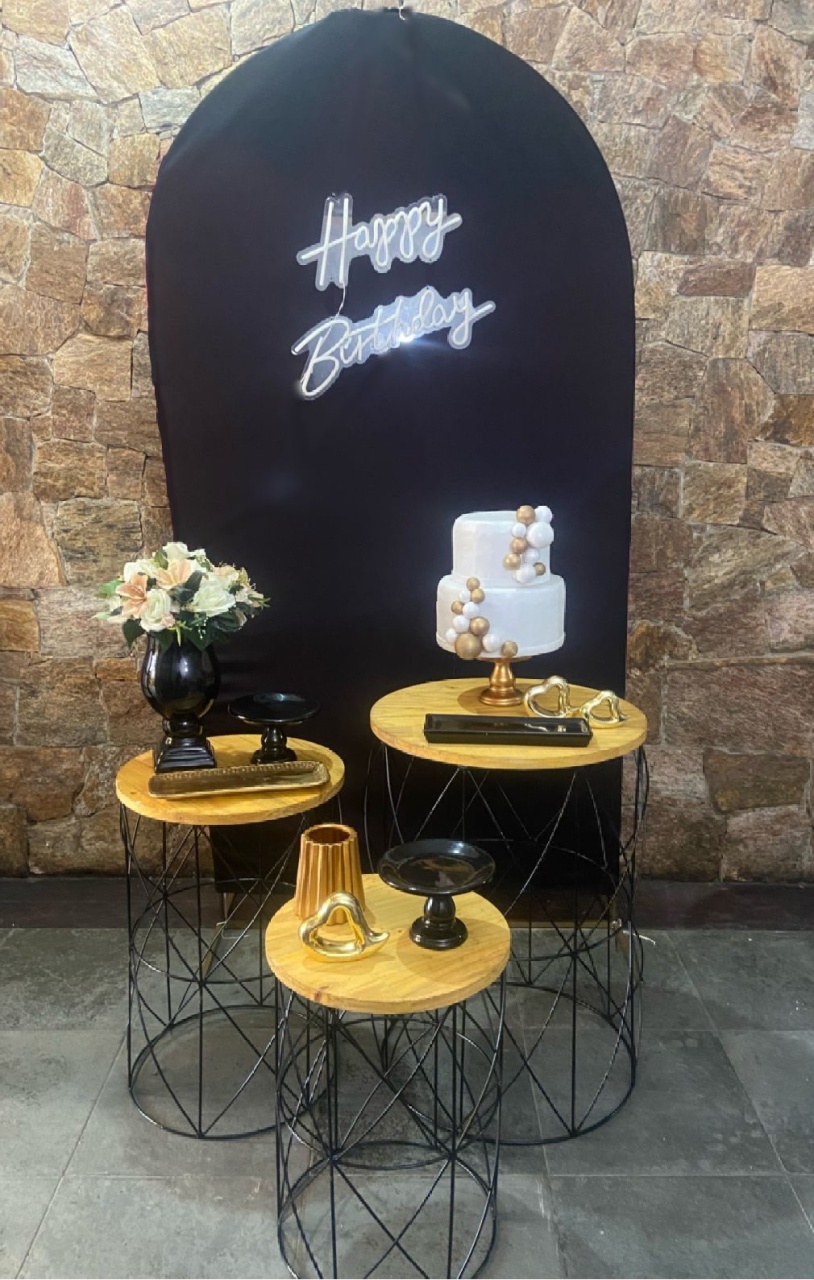 Pegue E Monte: Adulto Preto E Dourado L - Princesa Eventos 