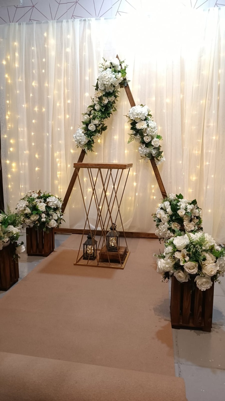 Arco Triangular Rústico Elegance - Decorizze festas