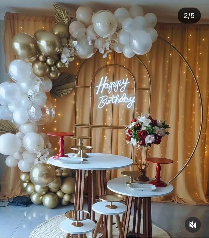 Decoração Adulto Dourada Com Vermelho - Lelefestaschapecó