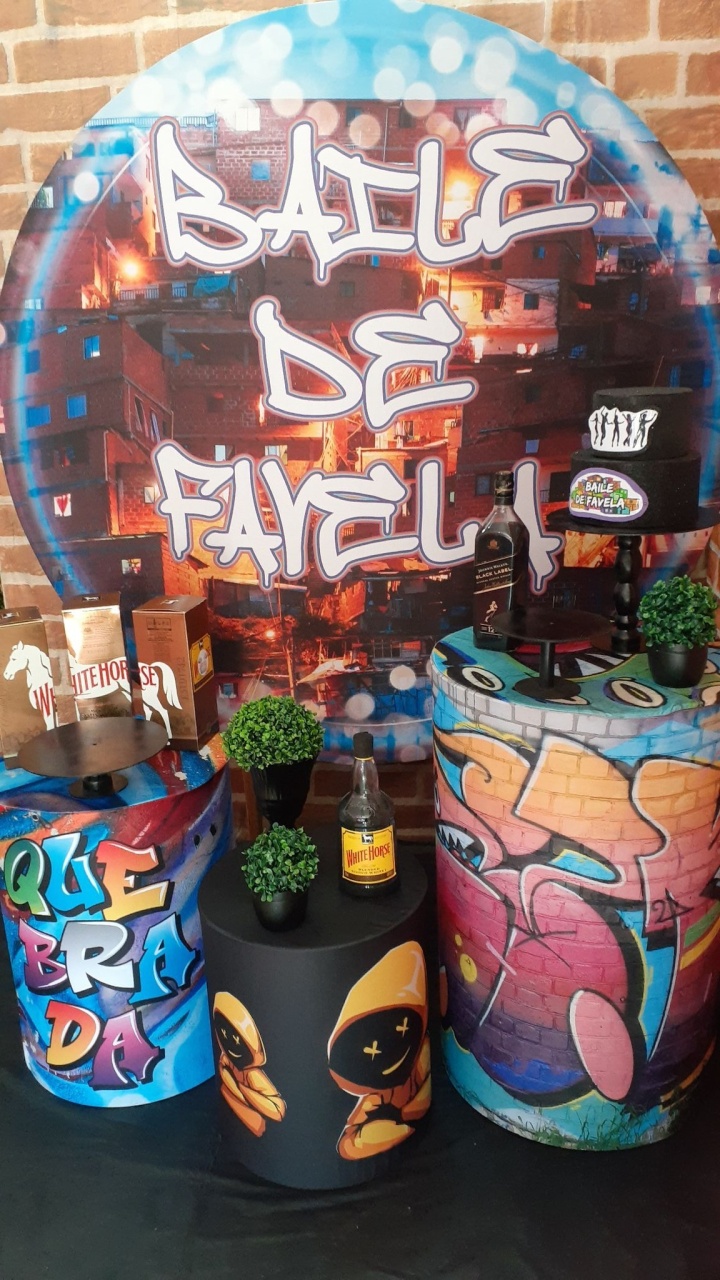 Baile de Favela - Ouro - Tchumfestasdecoracoes