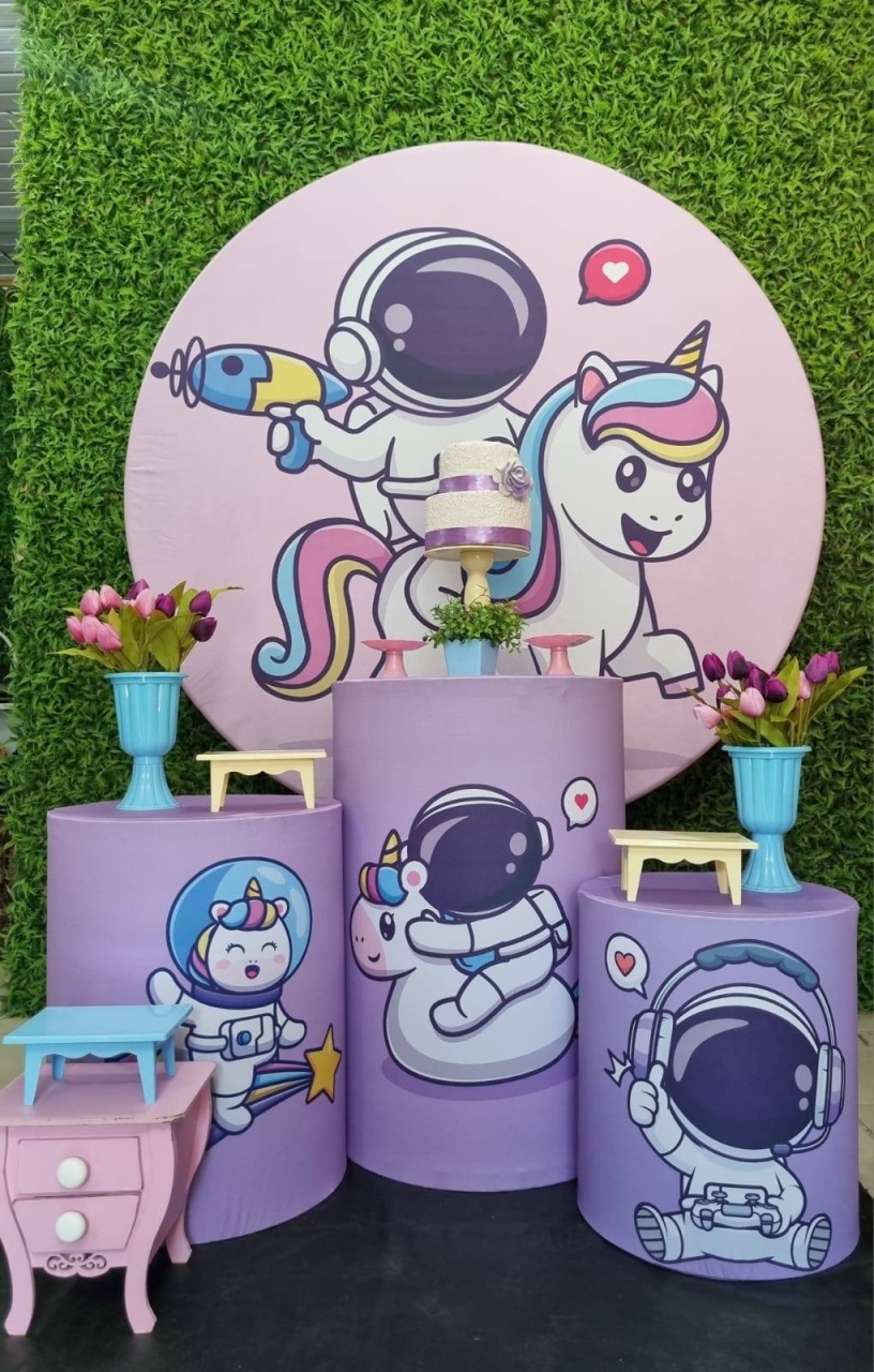 Astronauta Unicórnio - Ouro - Tchumfestasdecoracoes