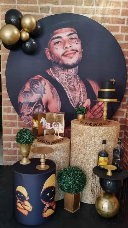 Mc Kevin  - Ouro - Tchumfestasdecoracoes