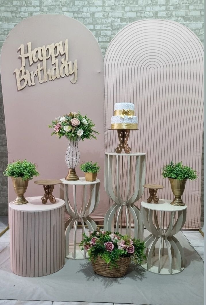 Happy Birthday Bege E Dourado Ampulhetas Duplo -  Composição  - Tchumfestasdecoracoes