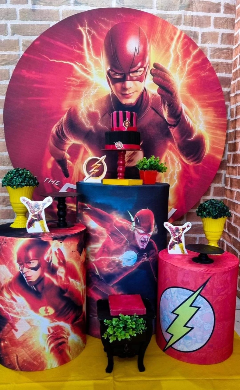 Flash - Ouro - Tchumfestasdecoracoes