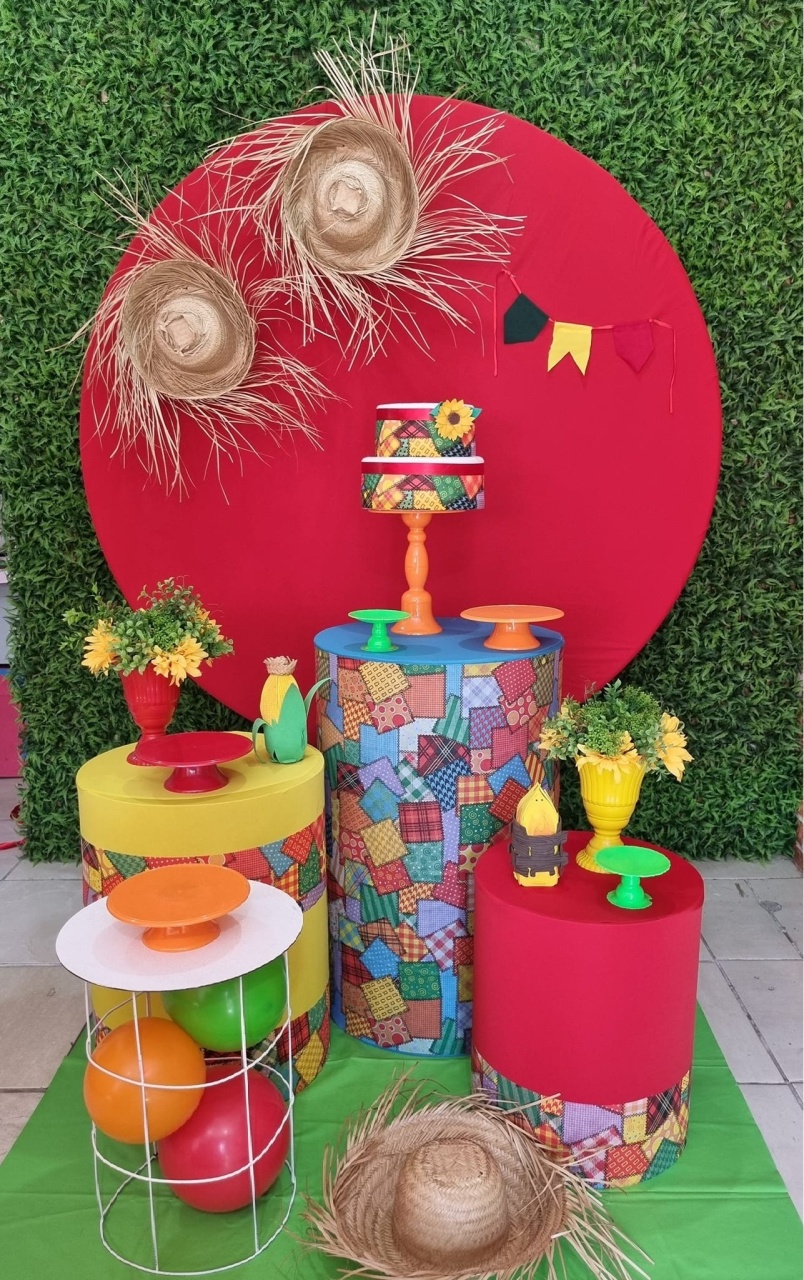 Arraial  Personalizado Vermelho - Ouro    - Tchumfestasdecoracoes
