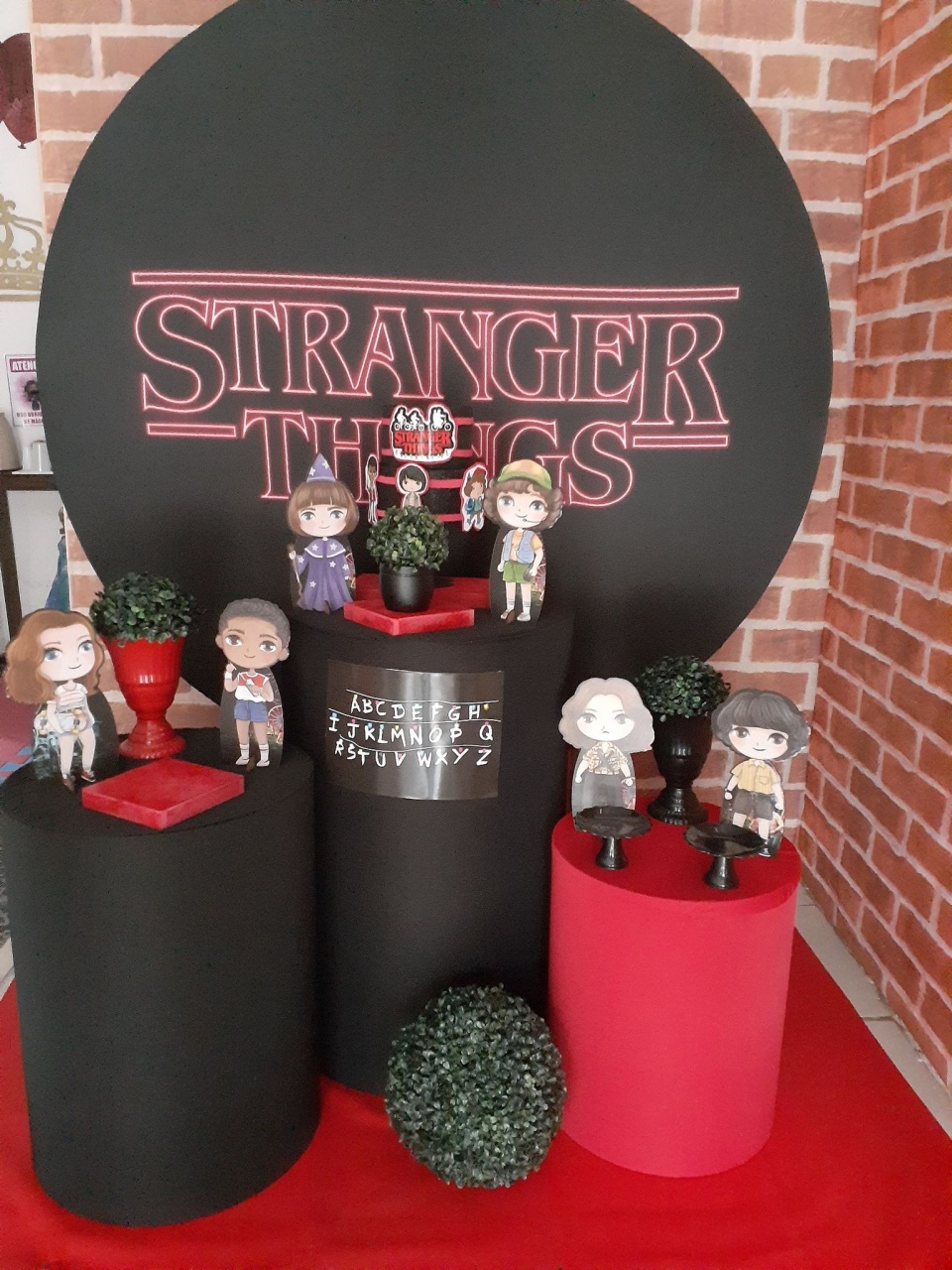 Stranger Things - Tchumfestasdecoracoes