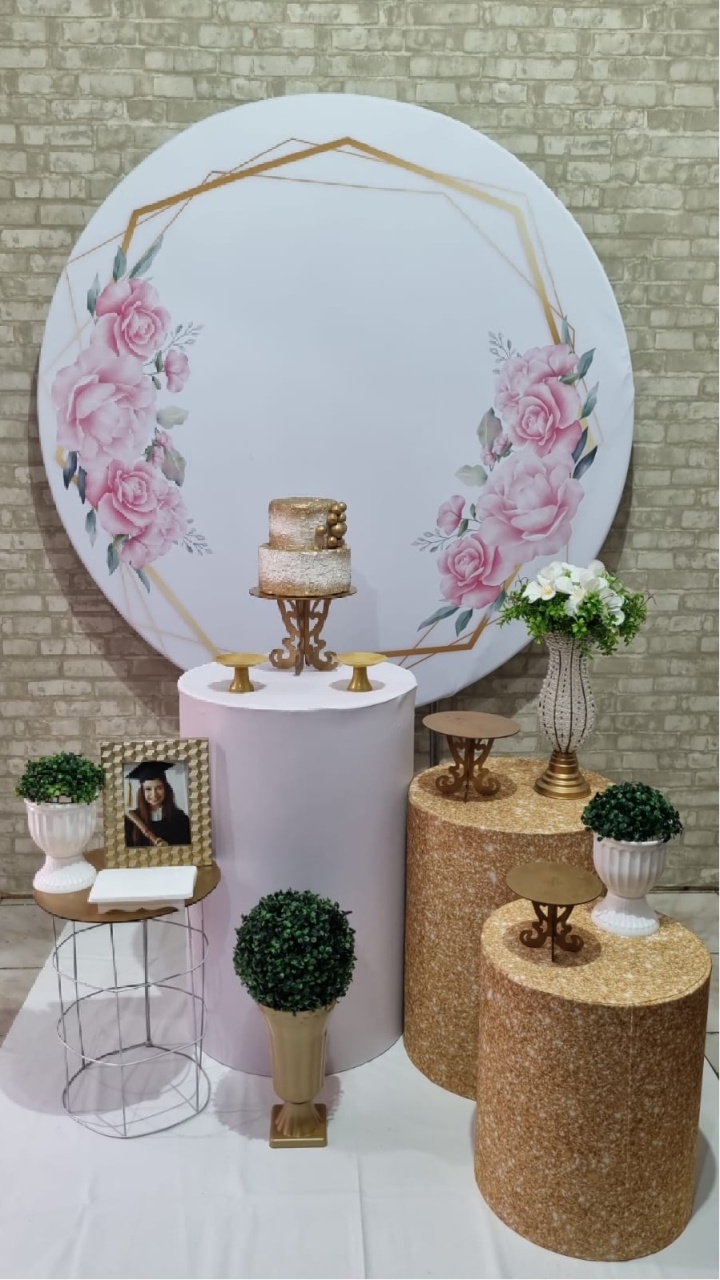 Branco E Dourado Floral - 1 - Tchumfestasdecoracoes