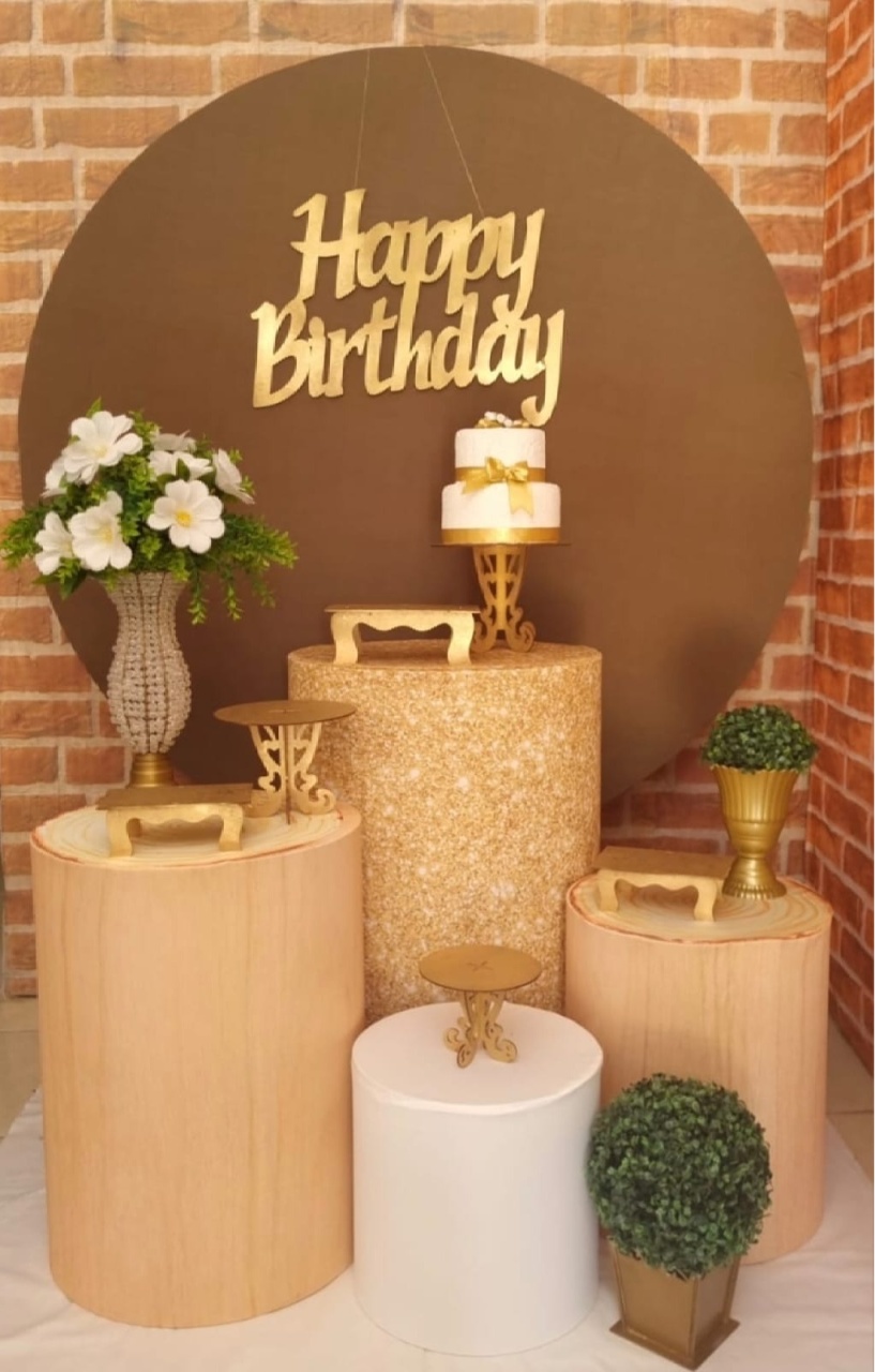 Branco E Nude - Ouro - Tchumfestasdecoracoes
