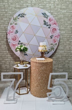 Floral Dourado E Rosa -Com Numeros - Tchumfestasdecoracoes