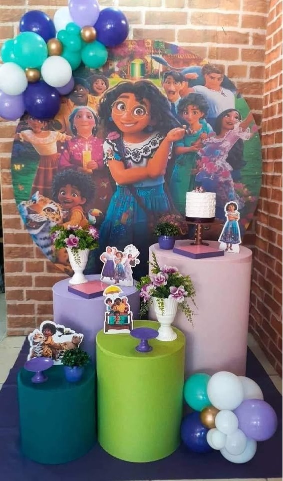 Encanto Familia Madrigal - Ouro   - Tchumfestasdecoracoes