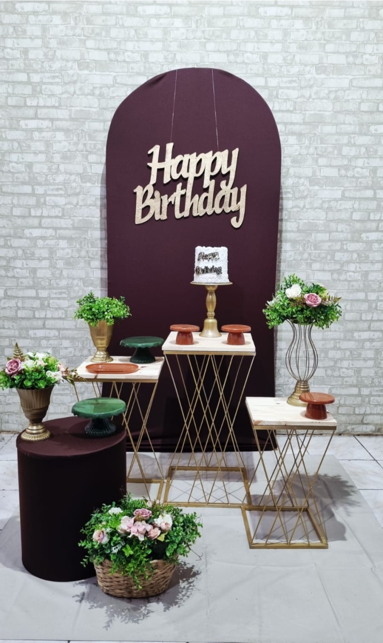 Happy Birthday Marrom - Composição (Cópia 1) - Tchumfestasdecoracoes