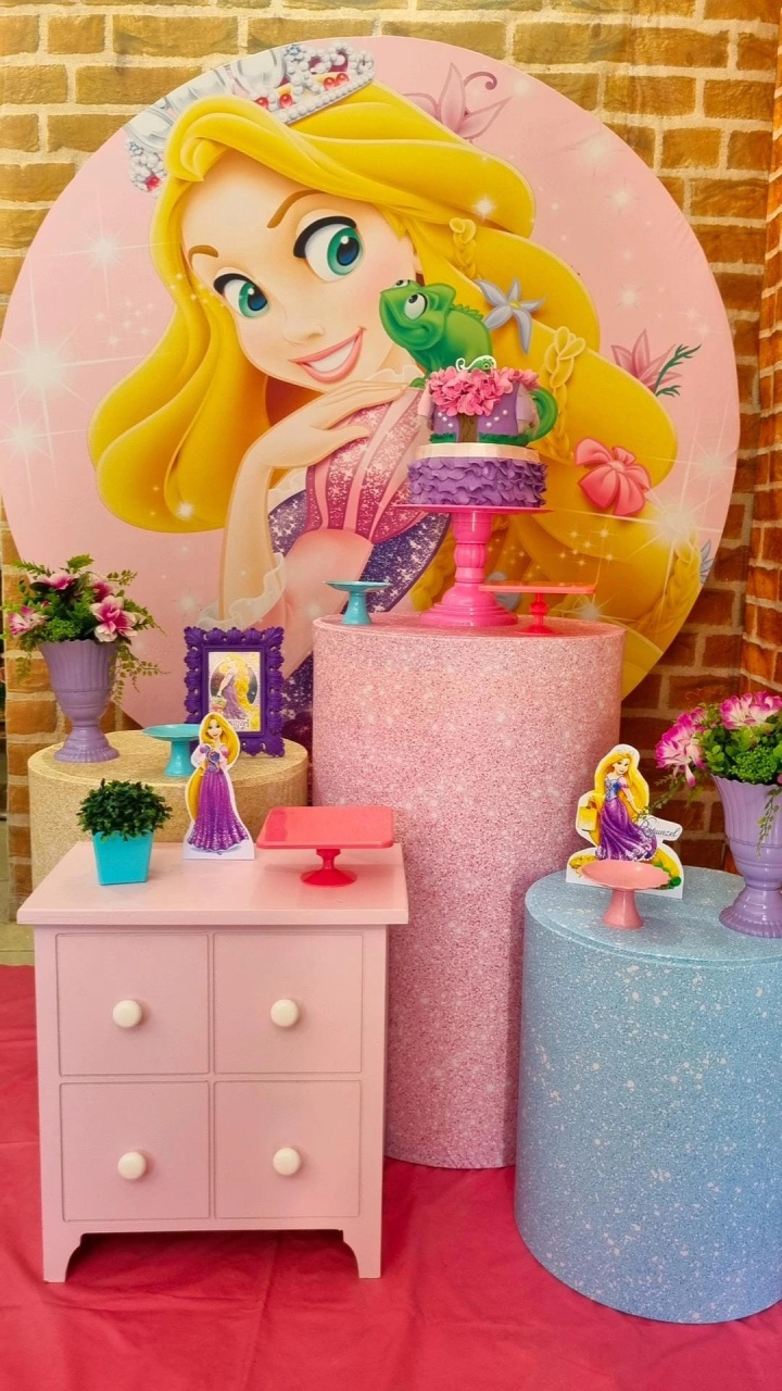 Rapunzel - Ouro - Tchumfestasdecoracoes