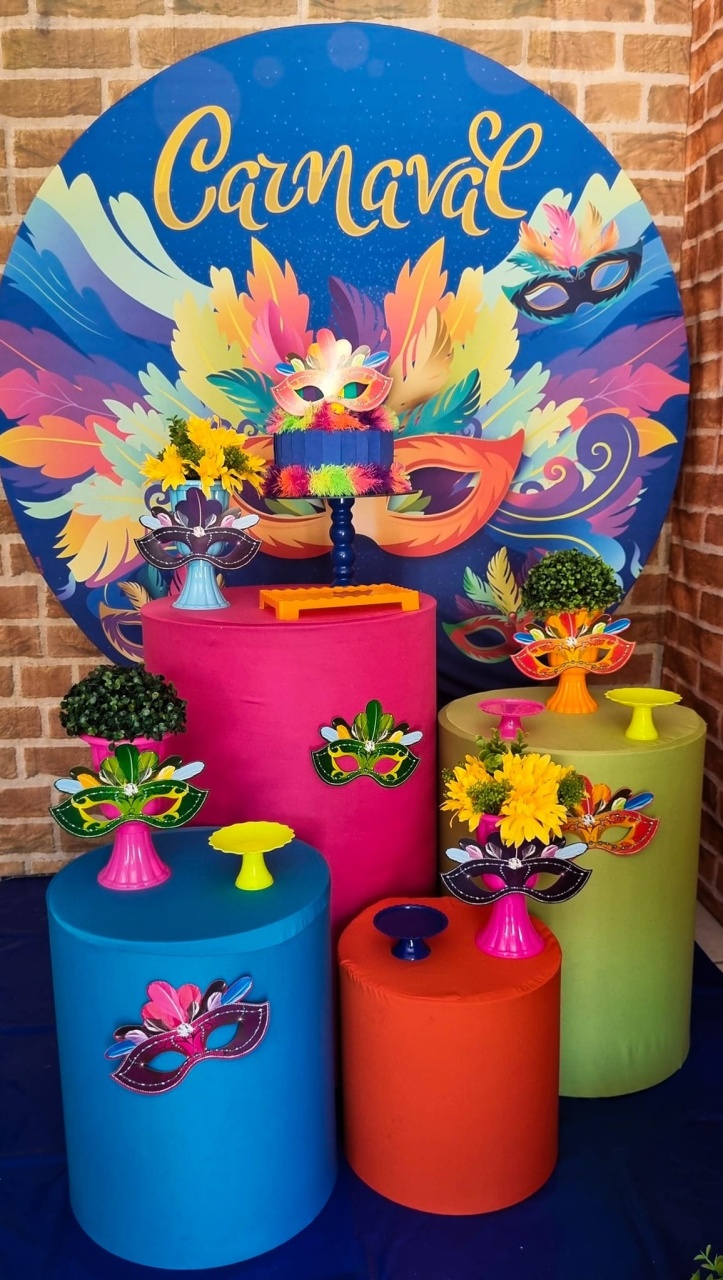 Carnaval - Ouro - Tchumfestasdecoracoes