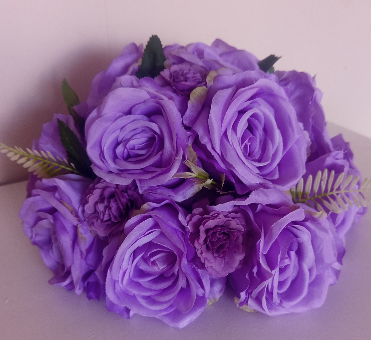 Arranjo 16 Rosas Lilás/11 Mini Rosas - Decorações Tatiane Andrade 