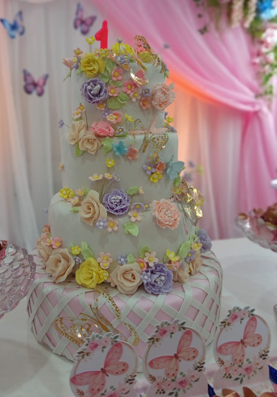 Bolo Cenográfico de Biscuit Jardim - Balloon Party Eventos