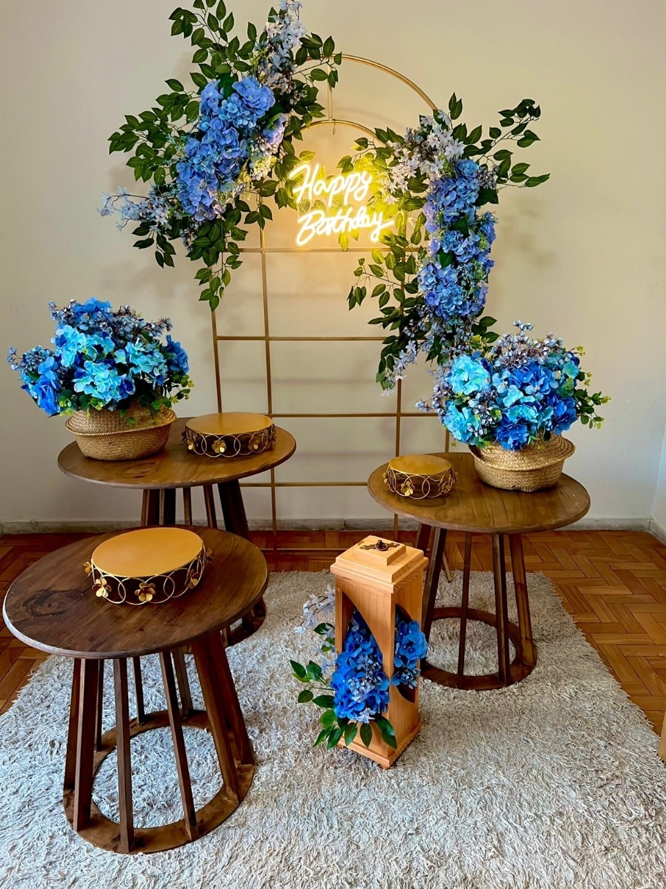 Flores Azuis Com Mesas Ripadas - kitfestabh