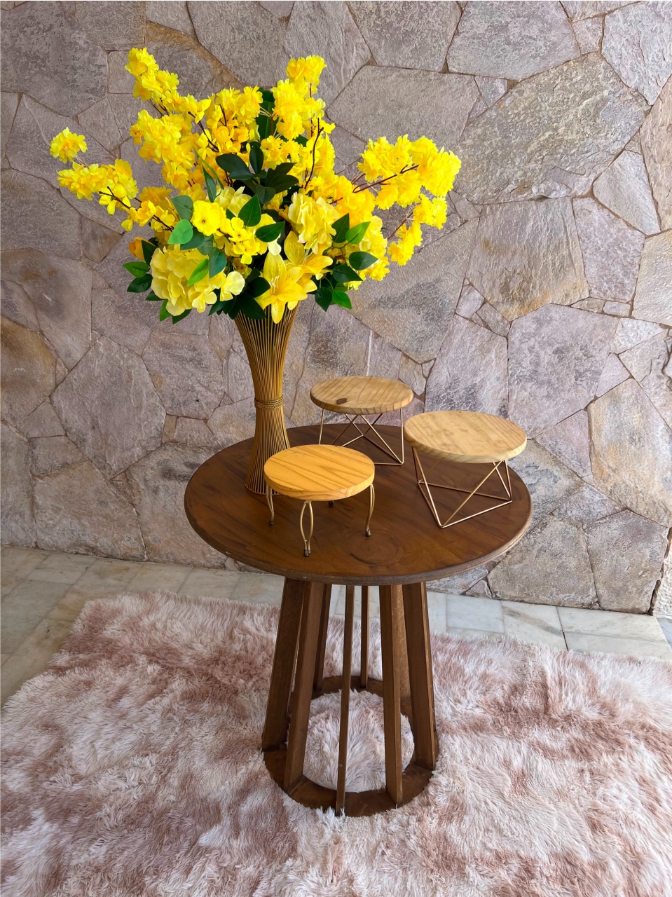 Flores Amarelas Com Mesa Ripada - kitfestabh