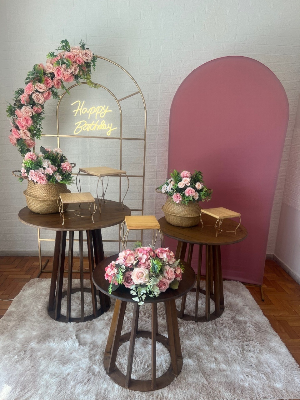 Aniversário Flores Rosa (Com Mesas Ripadas) - kitfestabh