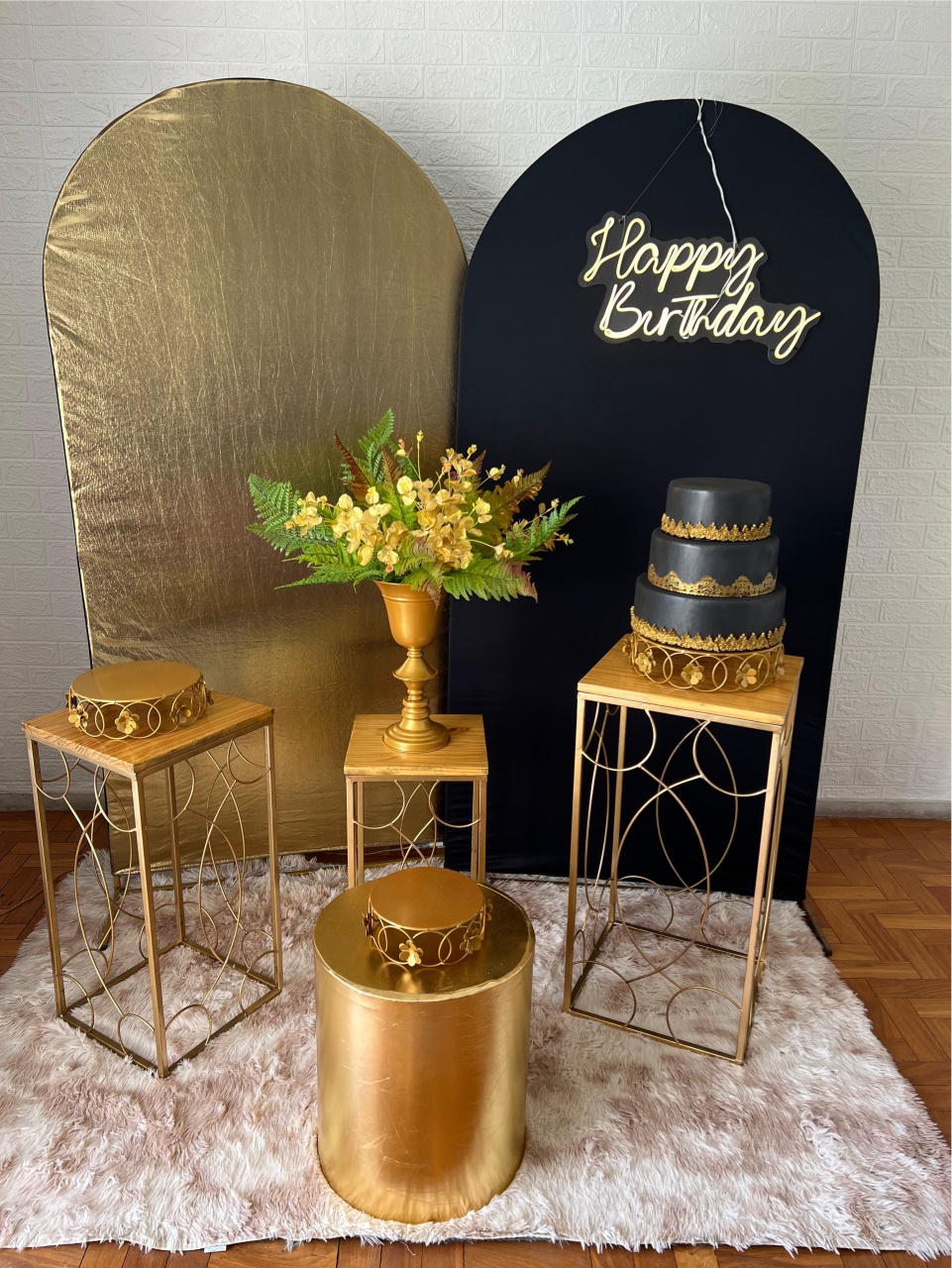 Preto Com Dourado E Mesas Quad - kitfestabh