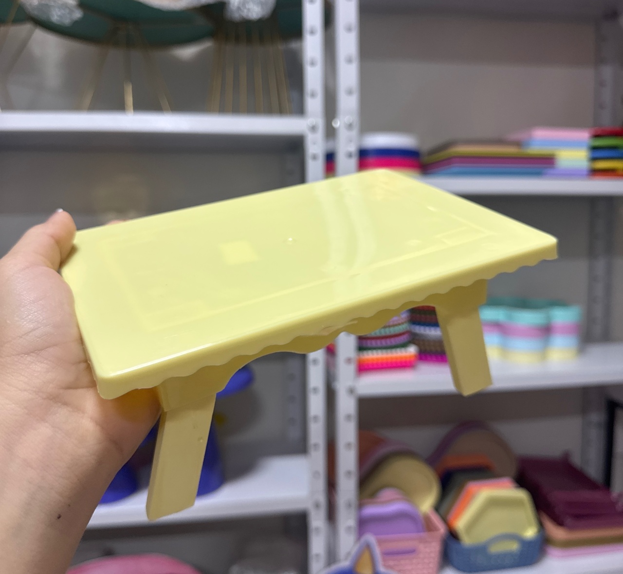Mesinha Decorativa Amarelo Candy - Mini Festas