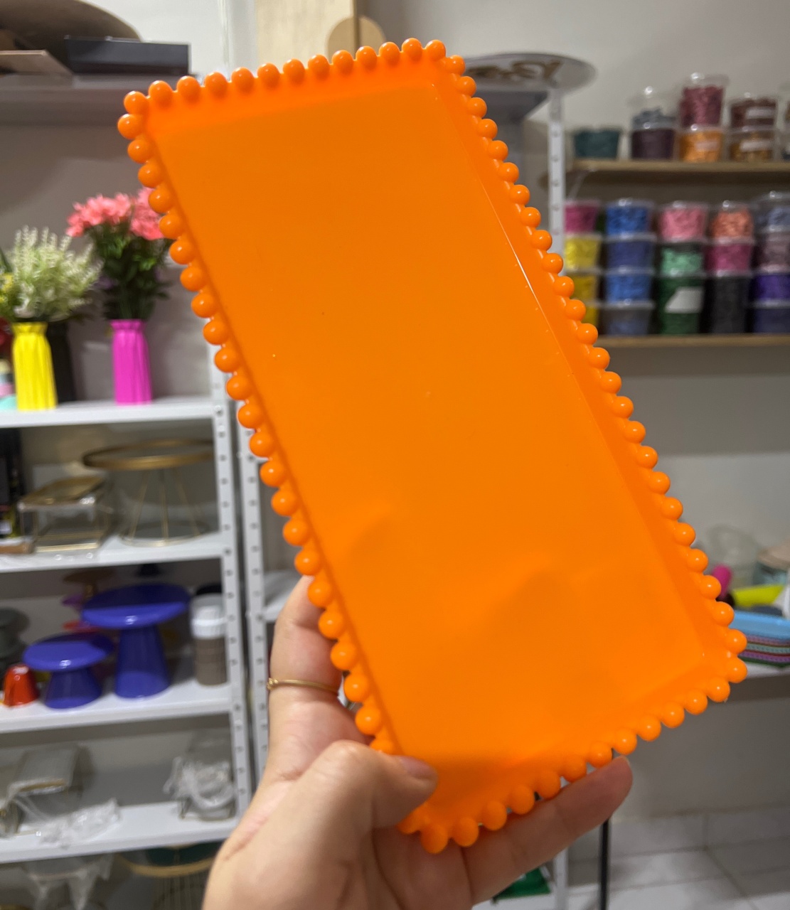 Bandeja Retangular Bolinhas Laranja Neon - Mini Festas
