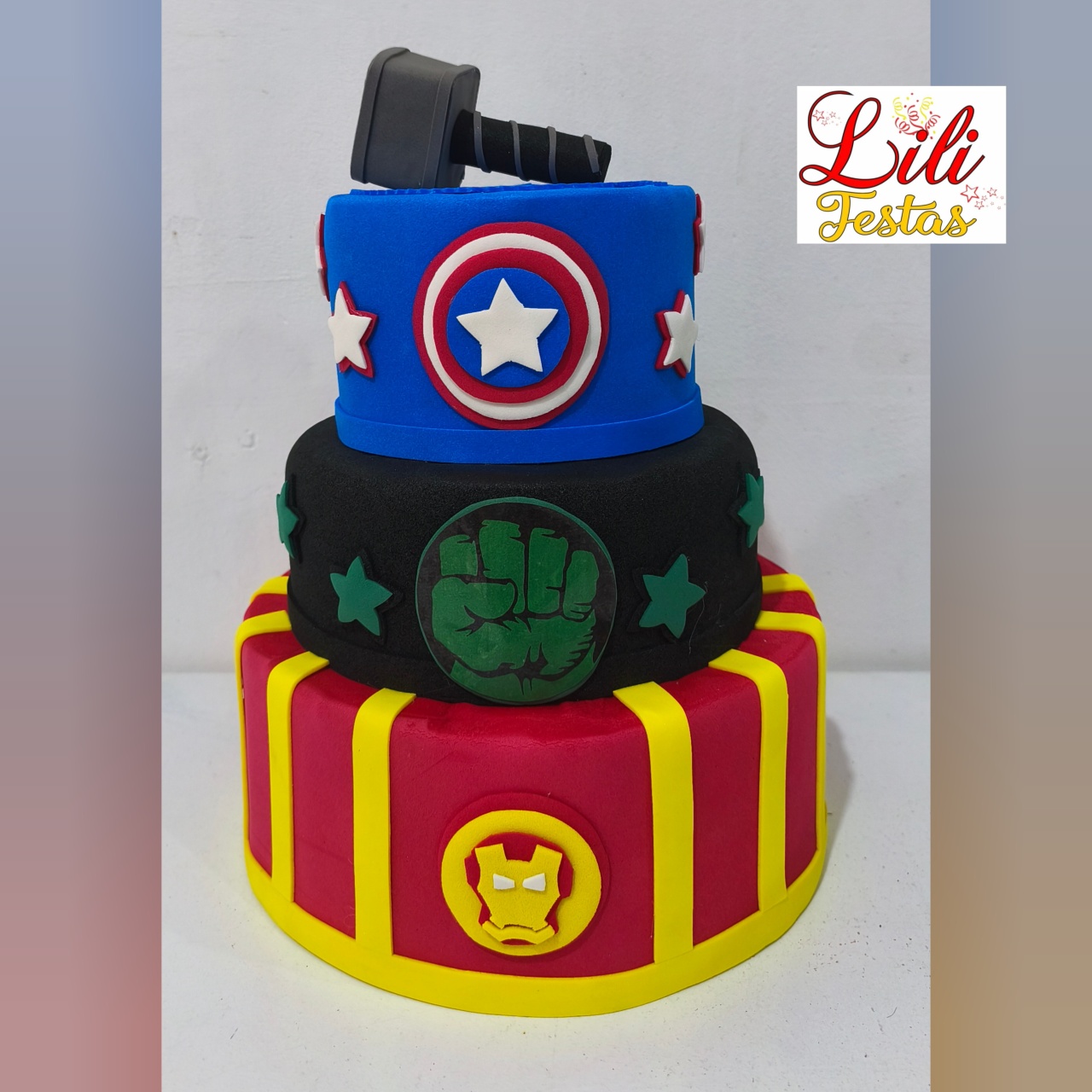 Bolo Fake Os Vingadores  - LiliFestaspegueemonte