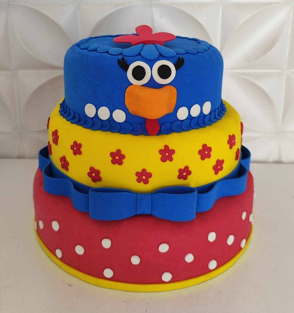 Bolo Fake Galinha Pintadinha Menina - LiliFestaspegueemonte