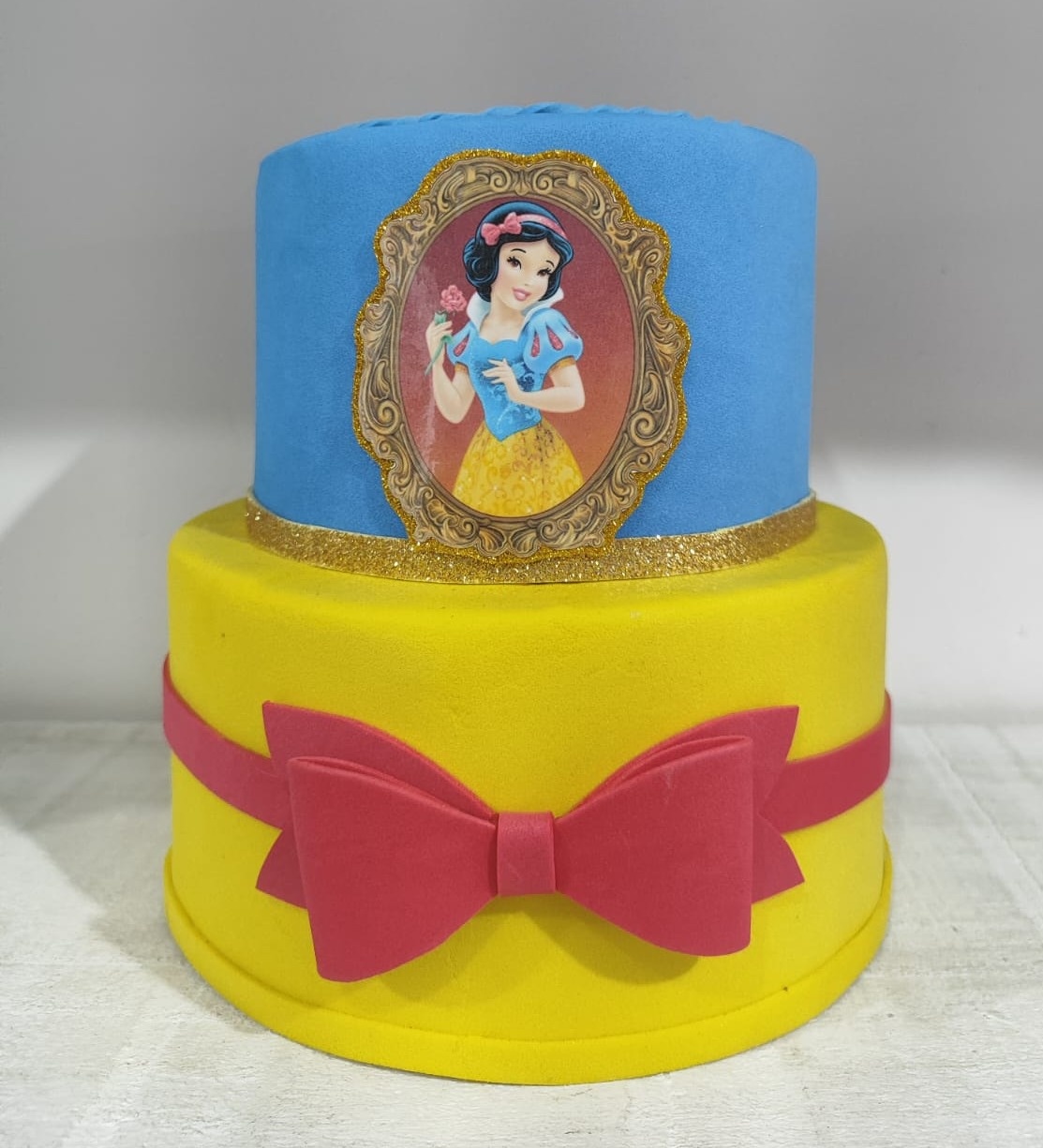 Bolo Fake Branca de Neve - LiliFestaspegueemonte