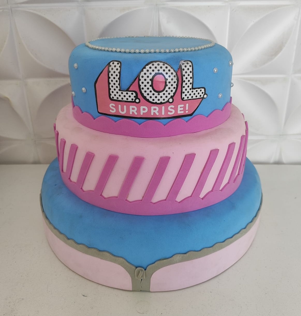 Bolo Fake Lol Surprise - LiliFestaspegueemonte