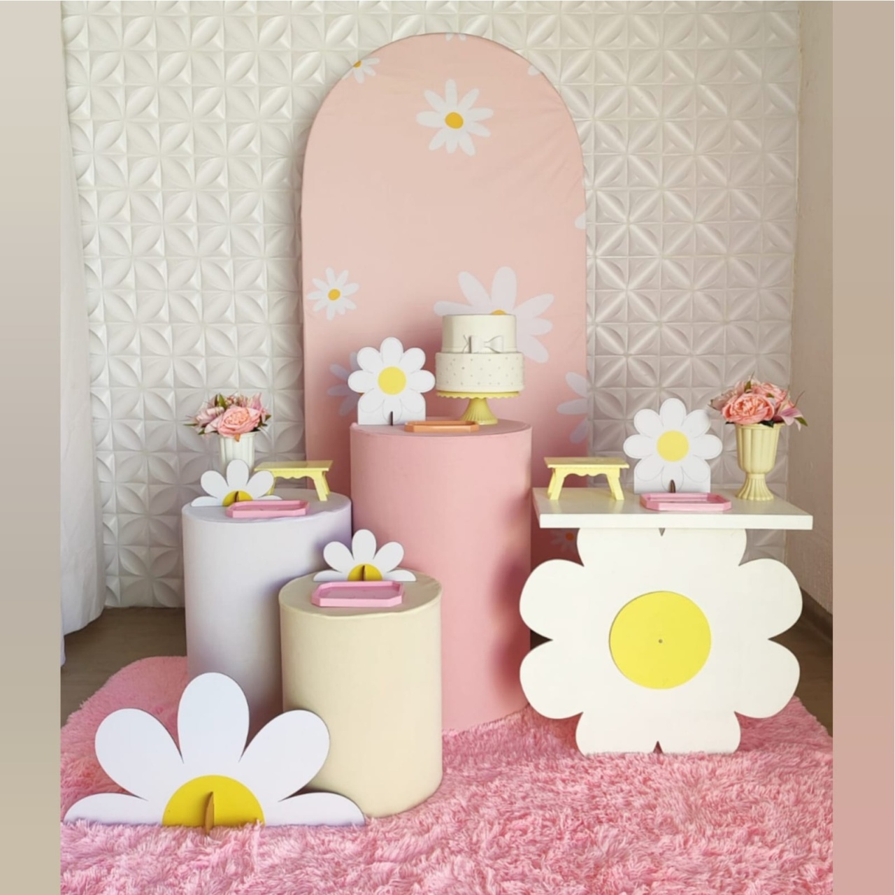 Kit Margaridas Romano + Mesa Flor Margarida - LiliFestaspegueemonte