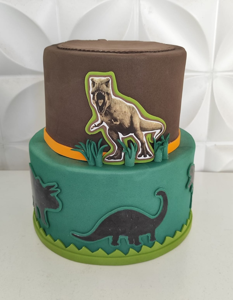 Bolo Fake - Dinossauros - LiliFestaspegueemonte