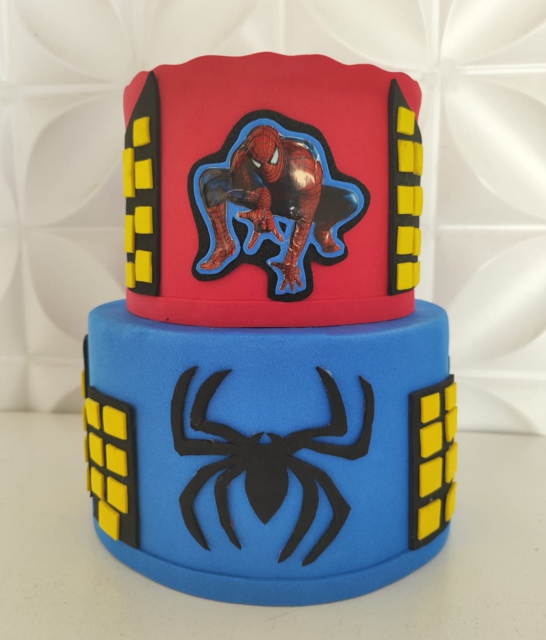 Bolo Fake Homem Aranha  - LiliFestaspegueemonte