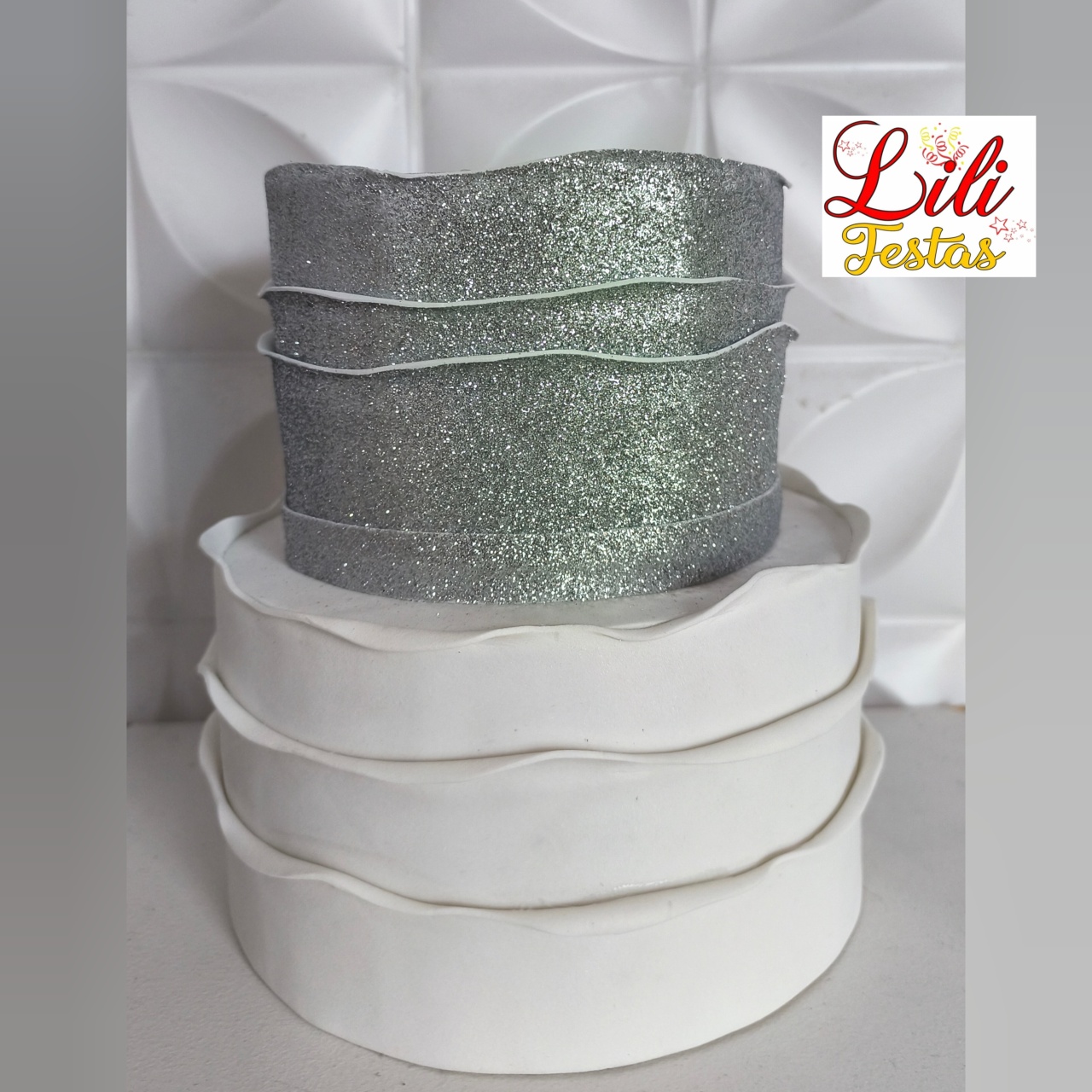Bolo Fake -  Prata Glitter C/ Branco  - LiliFestaspegueemonte