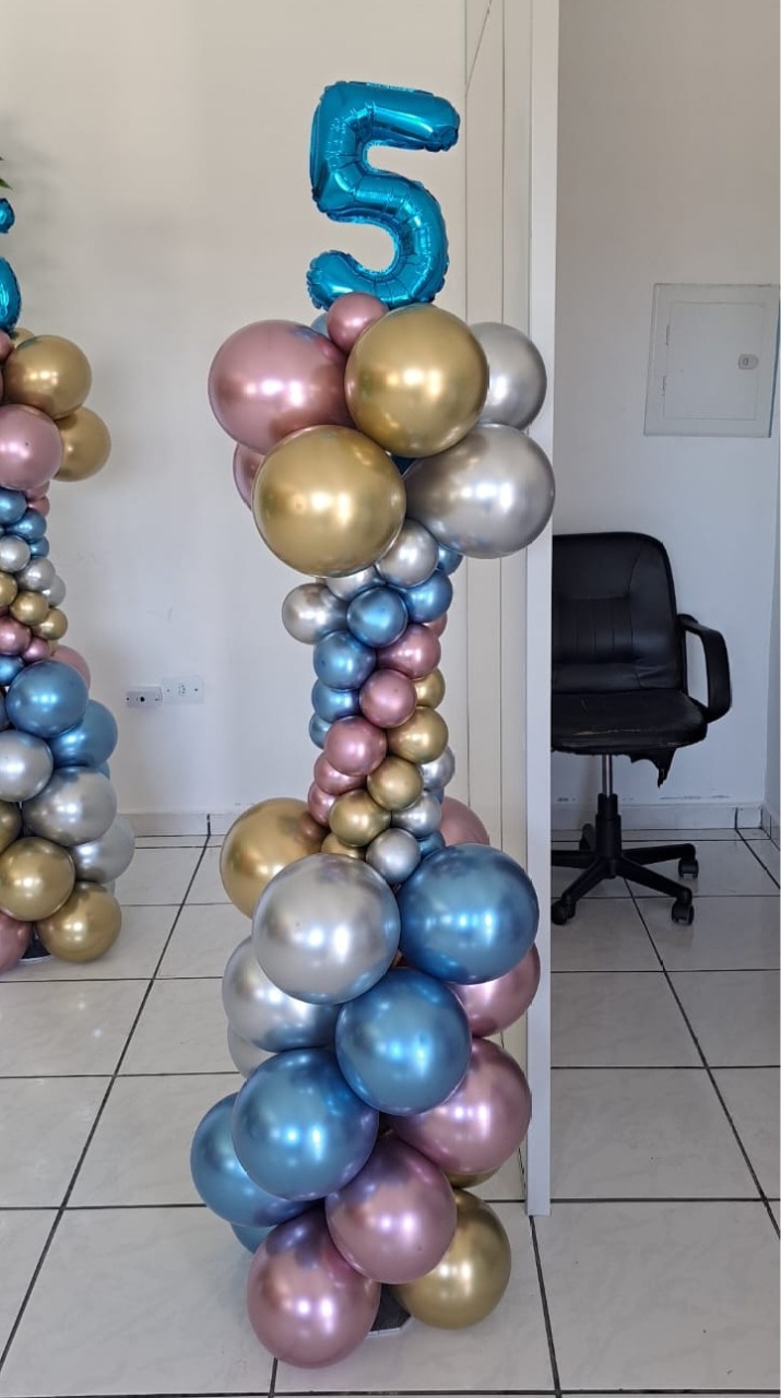 Torre de Balões Metalizados  - Déh Decorações 