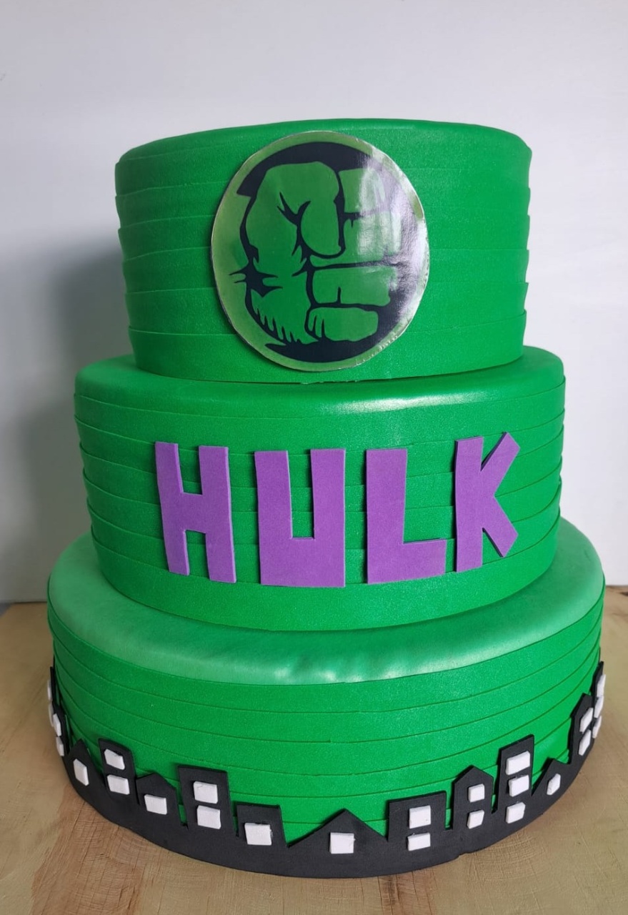 Bolo Fake Hulk - Déh Decorações 