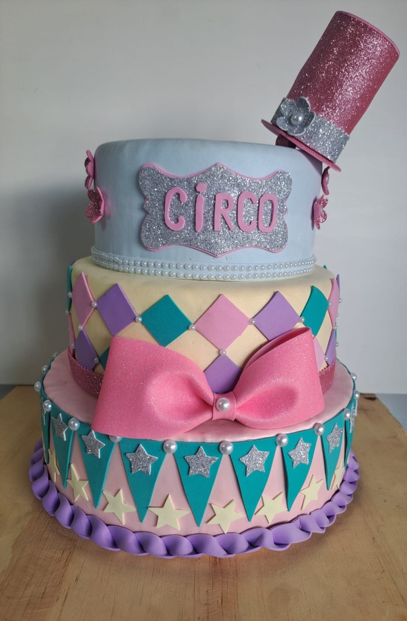 Bolo Fake Circo Rosa - Déh Decorações 