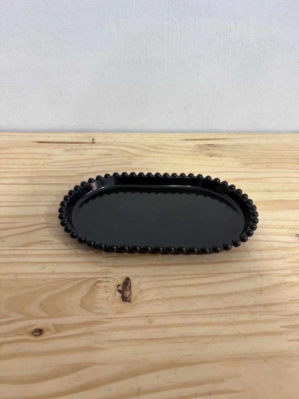 Bandeja Preta Oval Baixa de Bolinhas - Déh Decorações 