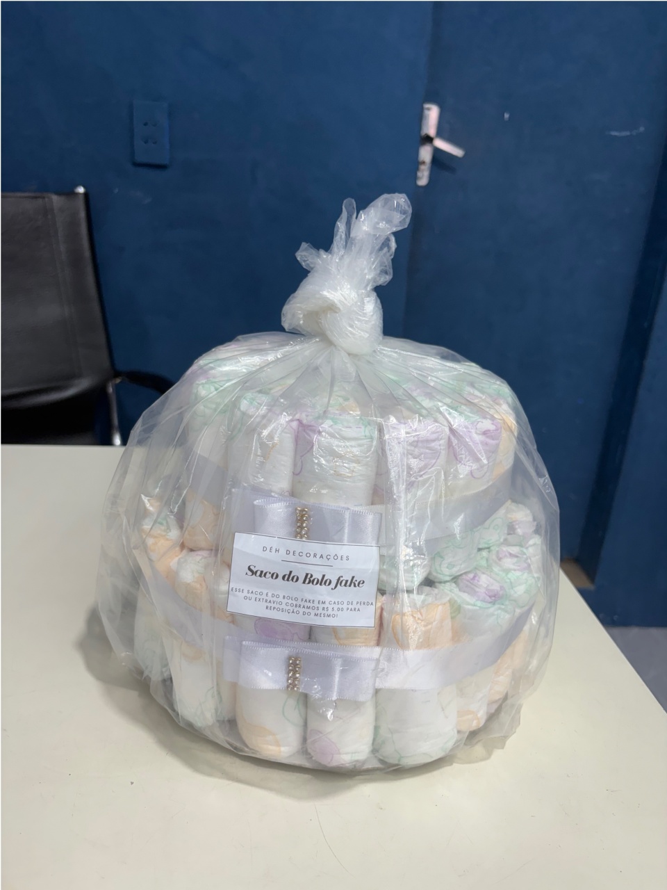 Bolo de Fraldas Branco - Déh Decorações 