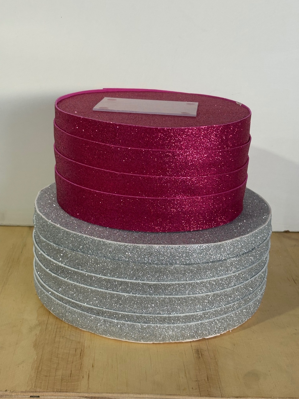 Bolo Fake  Pink E Prata - Déh Decorações 