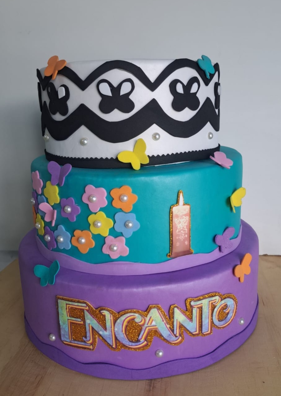 Bolo Fake Encanto  - Déh Decorações 