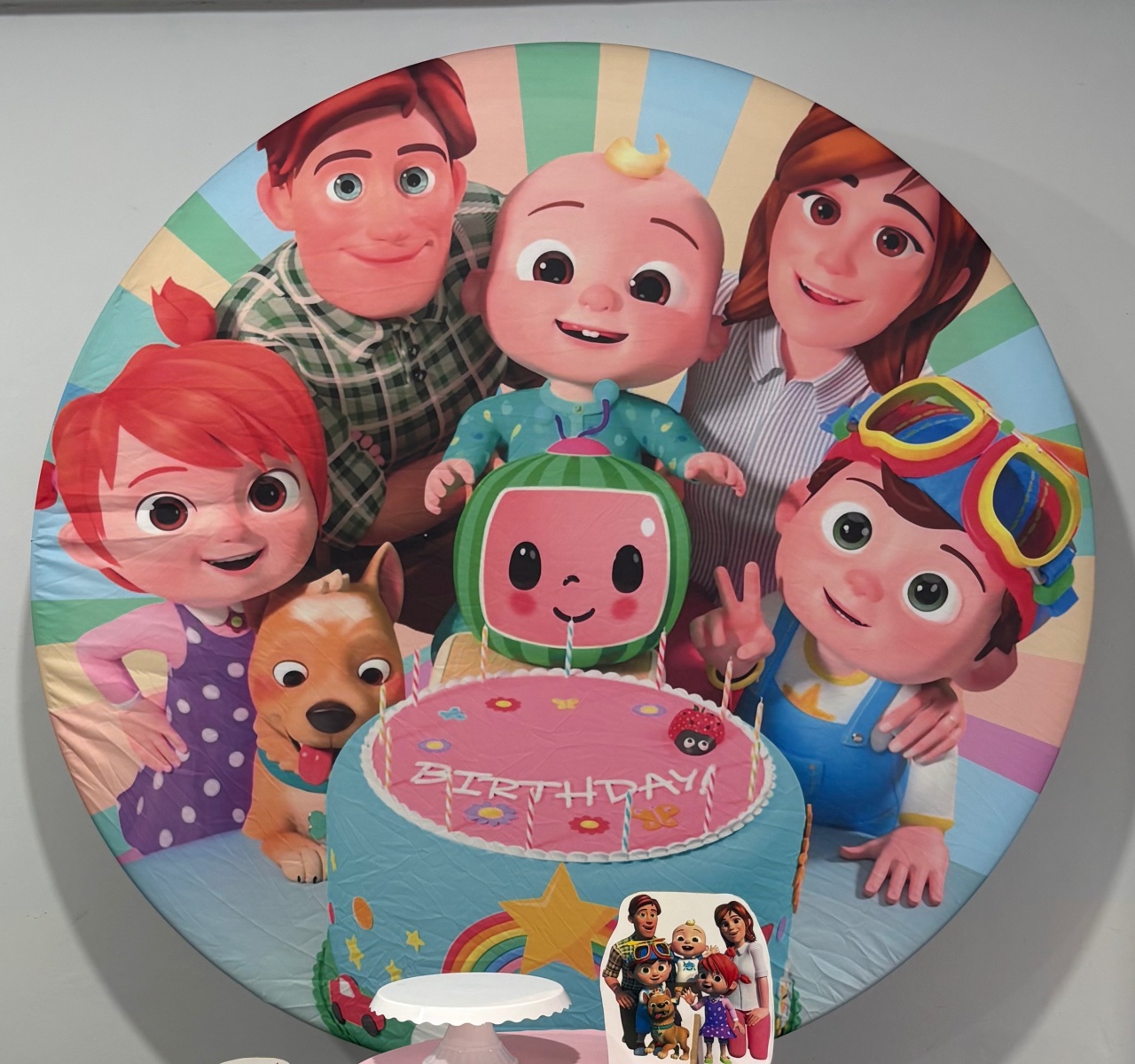 Capa Painel Cocomelon  - Déh Decorações 